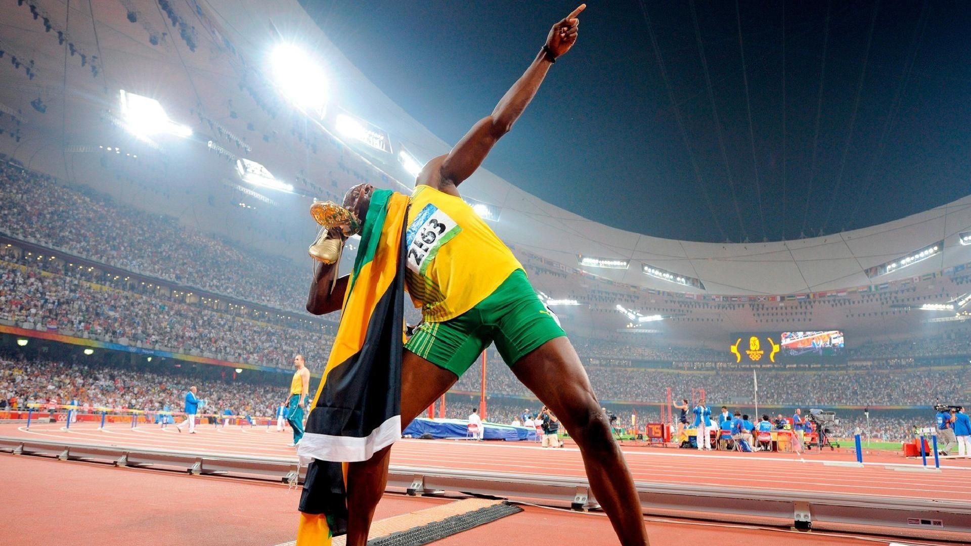 现场火爆：球迷热情支持下的疯狂场面，足球球迷现场