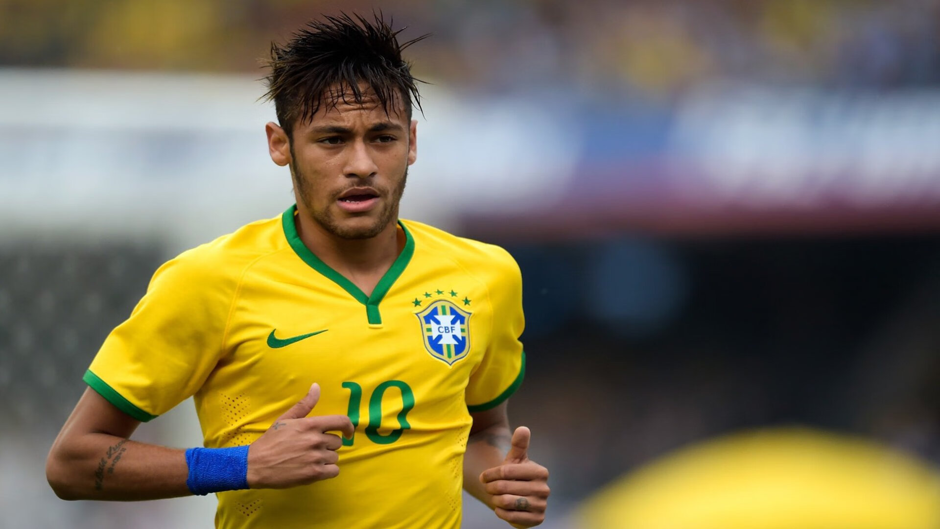 女子排球选手征战海外联赛表现稳定，谈论国际女子排球的海报的对话